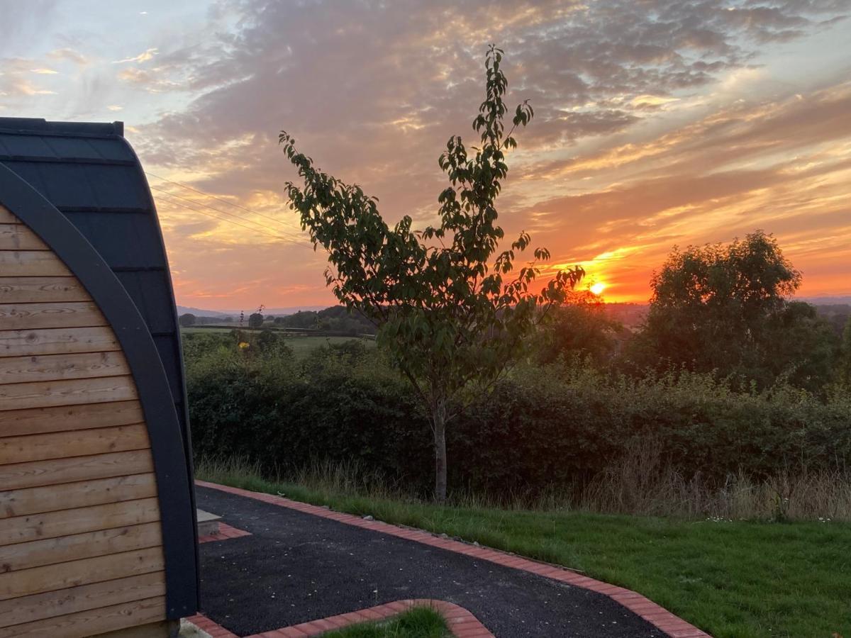Hotel Rabbit Glamping Pod School House Farm à Leighton  Extérieur photo